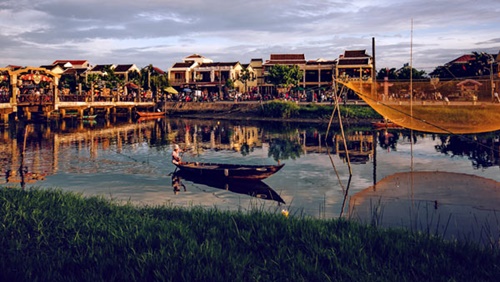 Hội An trầm mặc, yên bình lúc sớm mai 