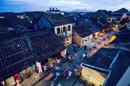 Hội An trầm mặc, yên bình lúc sớm mai 