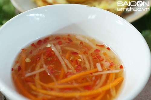 Ngày mưa Sài Gòn, tìm ăn bánh xèo bánh khọt