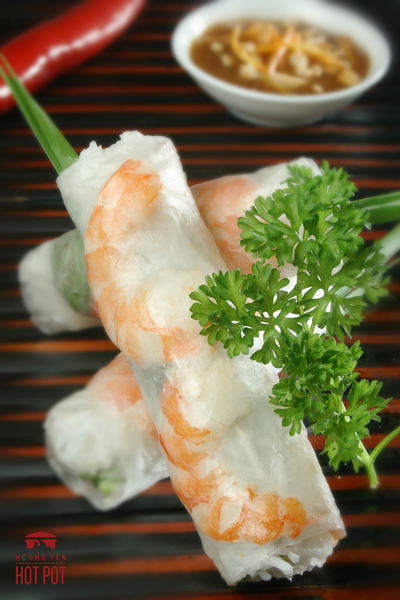 Nem cuốn thanh mát và bổ dưỡng. Bạn có thể cùng đồng nghiệp, bạn bè ghé thăm Hoàng Yến Hotpot để tận hưởng trọn vẹn các món lẩu và thực đơn phong phú của nhà hàng.