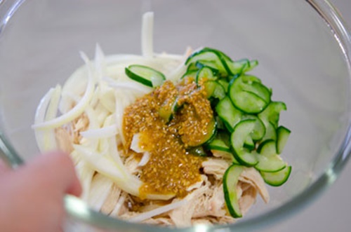 Salad gà chua ngọt Hàn Quốc