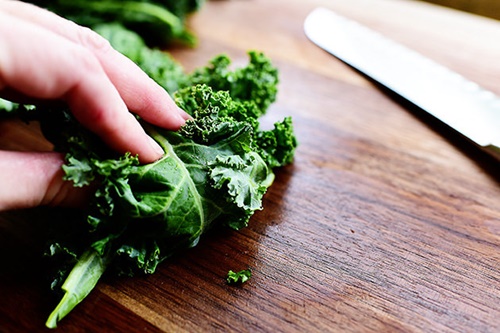 Salad mì ống cải xoăn