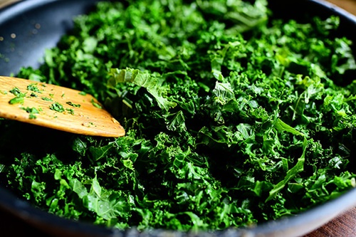 Salad mì ống cải xoăn