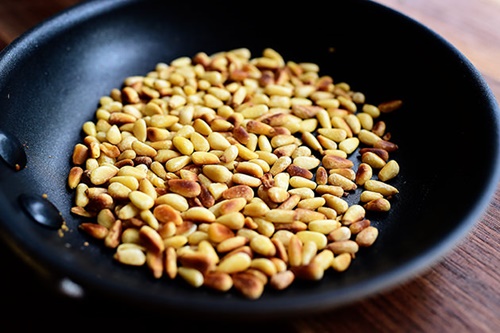 Salad mì ống cải xoăn
