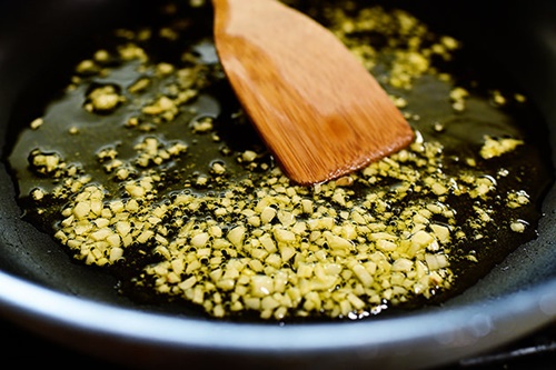 Salad mì ống cải xoăn