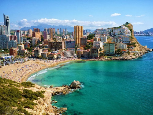 Thành phố biển Saint – Tropez được biết đến với sự kiện du thuyền