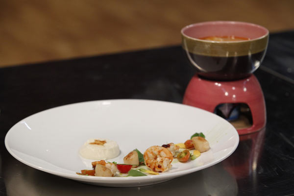 Cô gái hồn nhiên Quỳnh Như với món TomYum Thái & Panna Cotta.