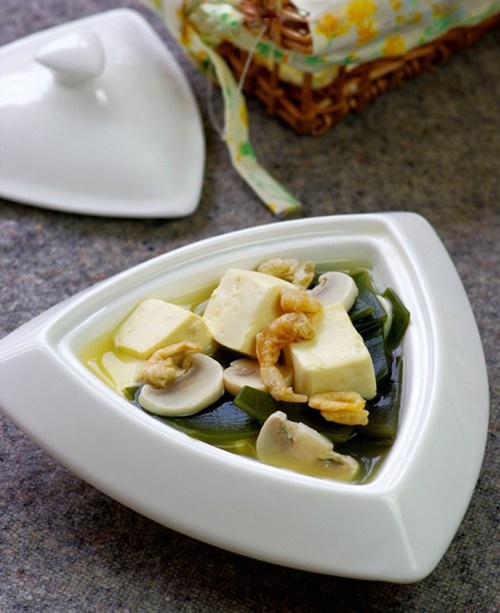 Thanh mát cơ thể với những món canh từ rong biển