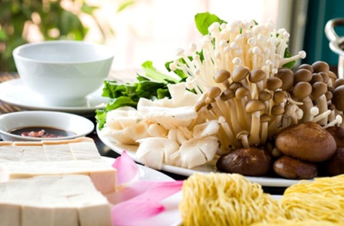 Thanh mát với lẩu nấm chay