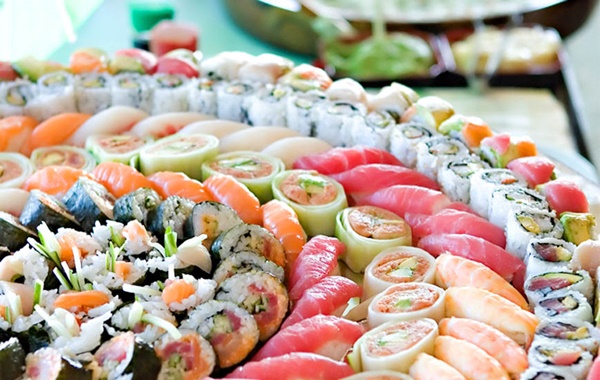 Sushi là một món ăn ngon được khách du lịch Nhật Bản yêu thích