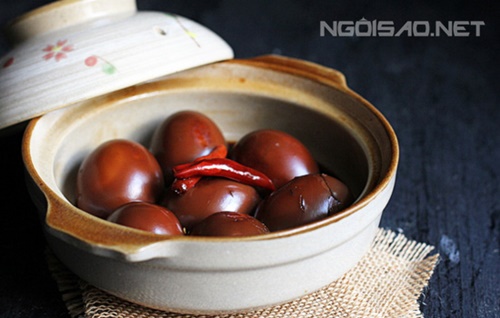 Trứng kho nước tương đơn giản mà ngon miệng