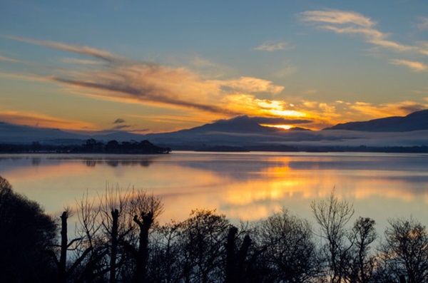 Lough Leane là hồ lớn nhất trong ba hồ ở vườn quốc gia Killarney, hạt Kerry.