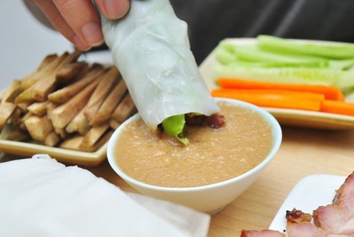 Mắm nêm ở đây đạt điểm khá.