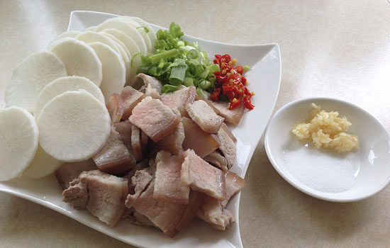 guyên liệu món ăn khá đơn giản và không mất nhiều thời gian chuẩn bị.