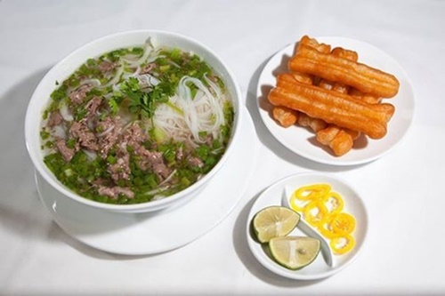 Phở ăn kèm quẩy đặc biệt