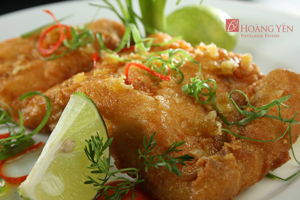Tôm càng kho tàu là món ăn biến tấu mang hương vị miền Nam được nhiều thực khách thích mê.