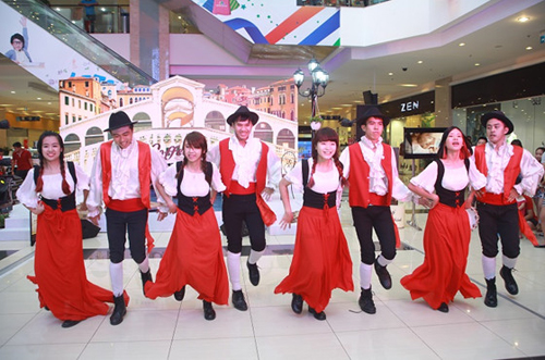 Điệu nhảy Tarantella sôi động.