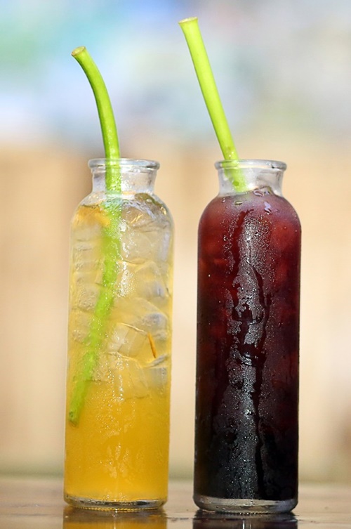 Các món nước với ống hút bằng rau muống chống chỉ định với người thích cắn ống hút.