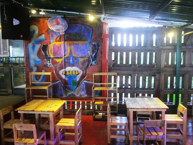 Những bức graffiti đầy sáng tạo làm cho không gian ở đây thêm cuốn hút và nhiều màu sắc.