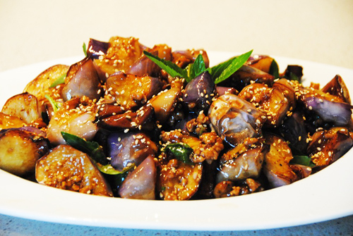 Cà tím xào lá quế