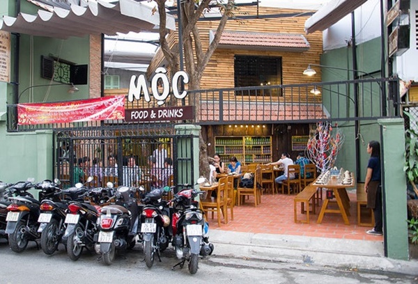 Chỗ đậu xe thoải mái & vị trí nhà hàng ngay ngã 3 Tiền Giang - Lam Sơn (P2, Tân Bình)
