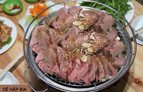 Dê hấp bia tại bàn