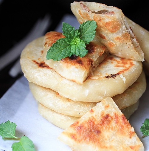  bánh bột mì nhân thịt