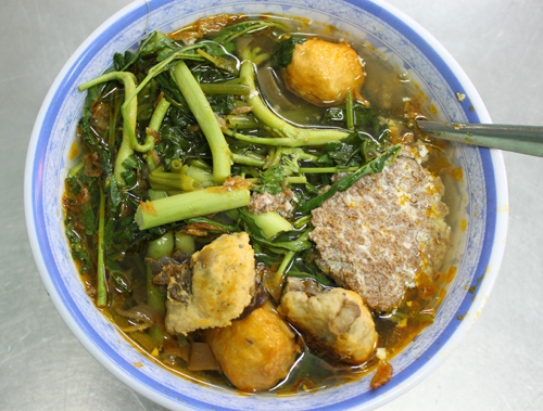 5-mon-an-gan-san-bay-tan-son-nhat-duoc-long-du-khach-4