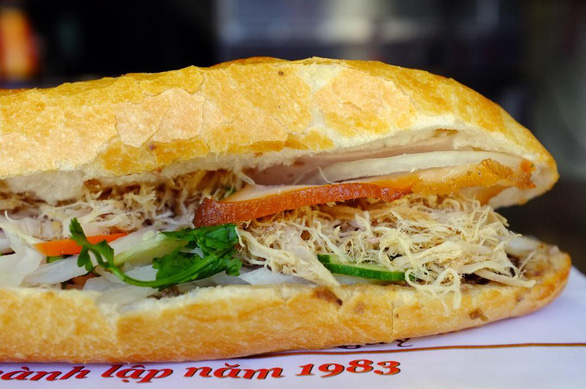 Một ổ bánh mì Hồng Hoa - Ảnh: CHÁNH NIỆM