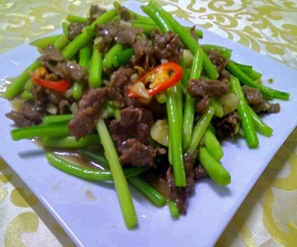 Giòn ngọt bổ dưỡng với trâu xào ngồng tỏi