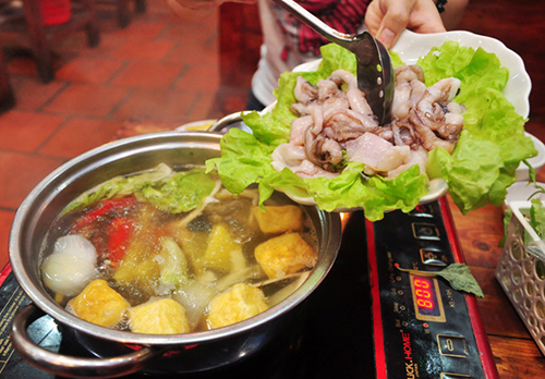 ba-quan-lu-bach-tuoc-cho-ngay-mua-cuoi-tuan-o-ha-noi-1