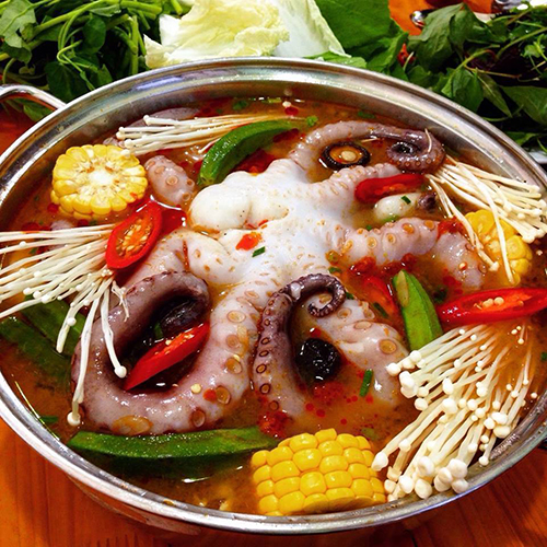 ba-quan-lu-bach-tuoc-cho-ngay-mua-cuoi-tuan-o-ha-noi-2