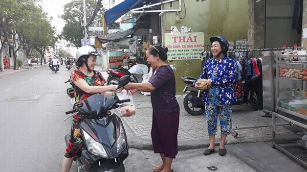 …nên ai muốn thưởng thức thì đành mua về nhà