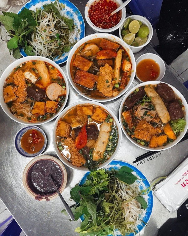 Bún ở đây có mức giá trung bình khá cao nhưng ngập topping và nhiều bún. Ảnh: thon.foodie, Hetagram.