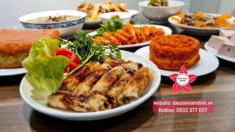 Chả giò ăn ngon nhất với mắm ớt tỏi chua ngọt và rau kèm bún