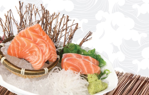 co-hoi-thuong-thuc-sashimi-ca-hoi-mien-phi-tai-sushi-kei-2