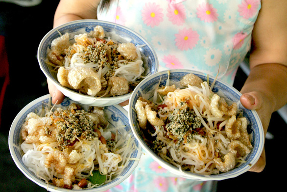 Lần nào ăn bún hến cũng phải 2 tô trở lên mới đã cơn thèm