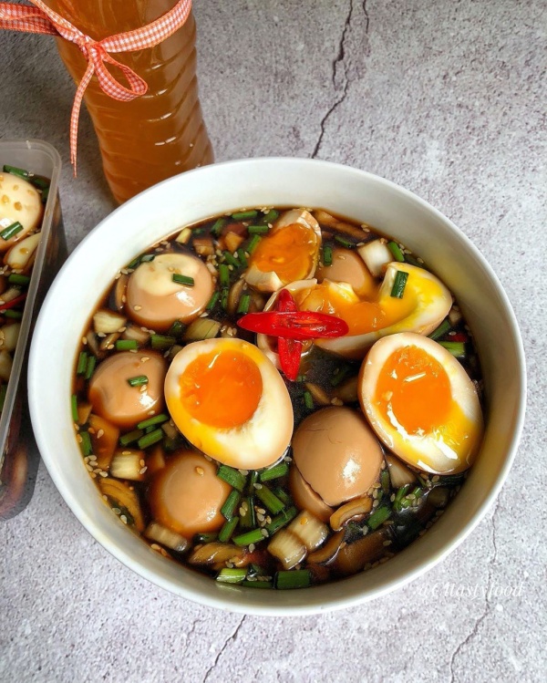 Trứng ngâm tương là món ăn dễ làm, bảo quản được lâu. Ảnh: Citastyfood.