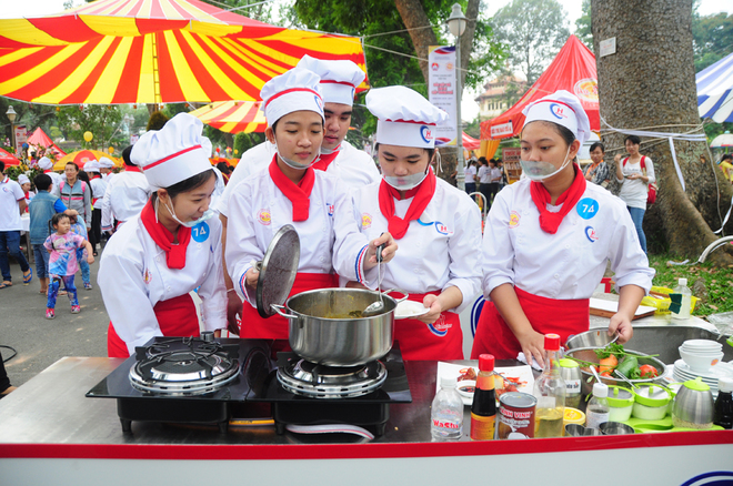 Học sinh Sài Gòn nấu ăn chuyên nghiệp như đầu bếp