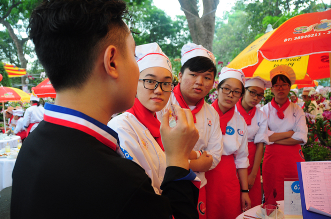 Học sinh Sài Gòn nấu ăn chuyên nghiệp như đầu bếp