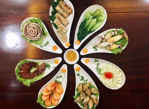mam-cung-ram-thang-7-cua-ba-me-dam-o-ha-noi