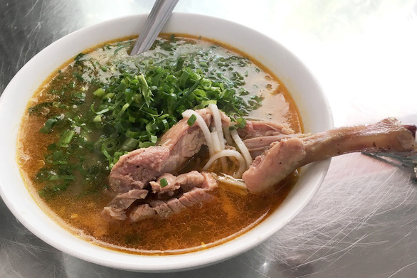 Bánh canh vịt là món ăn đặc trưng mà mỗi người con Quảng Trị khi đi xa ai cũng nhớ về - Ảnh: T.H.