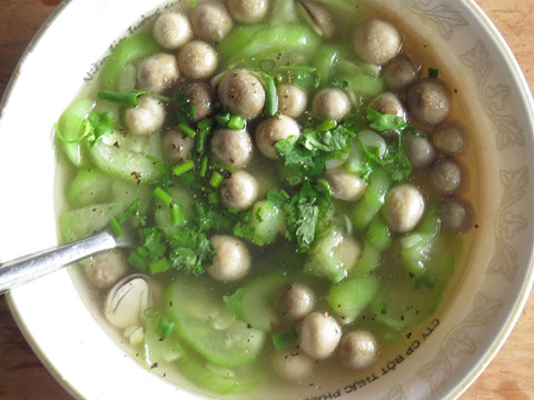 Canh nấm rơm nấu mướp hương 