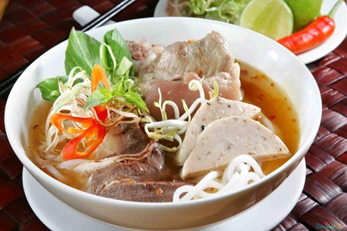 Vị đậm đà của bún bò Huế không thể lẫn với loại bún nào khác được