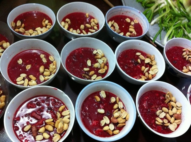 Tiết canh gây nguy cơ nhiễm khuẩn.