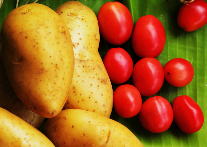 ban-co-biet-ca-chua-ket-hop-voi-thuc-phm-nao-se-thanh-doc-duoc-2