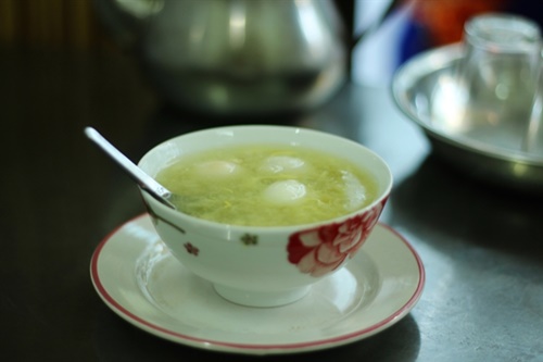 Thai bui Sai Gon voi che cu nang trung cut